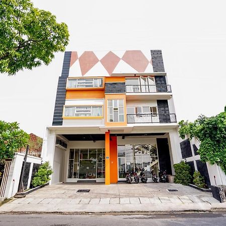 Pratisarawirya Guesthouse By Ecommerceloka Сурабая Экстерьер фото