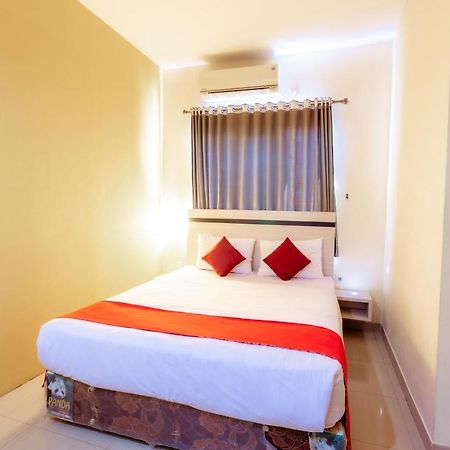 Pratisarawirya Guesthouse By Ecommerceloka Сурабая Экстерьер фото