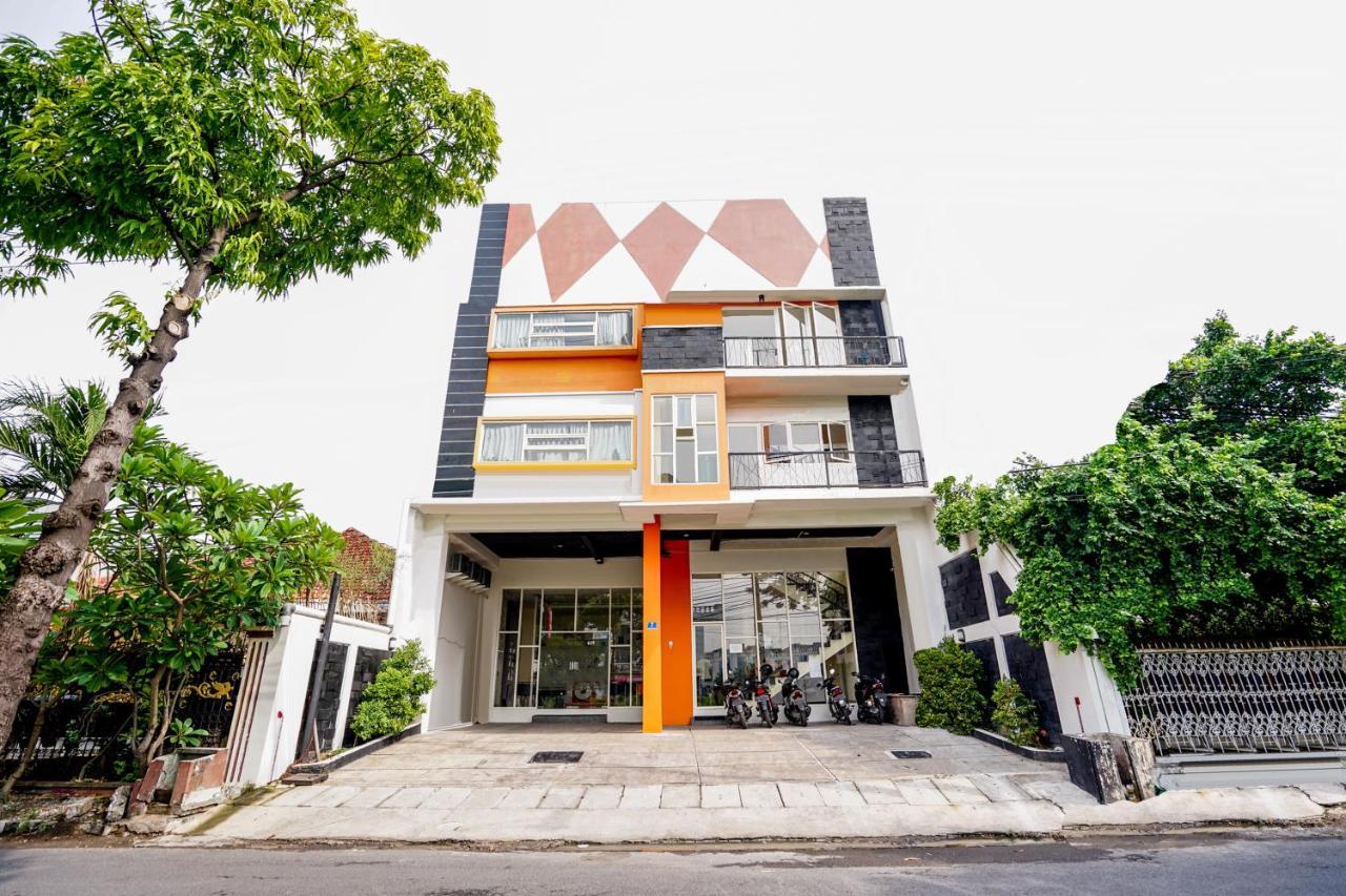 Pratisarawirya Guesthouse By Ecommerceloka Сурабая Экстерьер фото