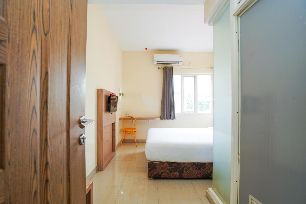 Pratisarawirya Guesthouse By Ecommerceloka Сурабая Экстерьер фото